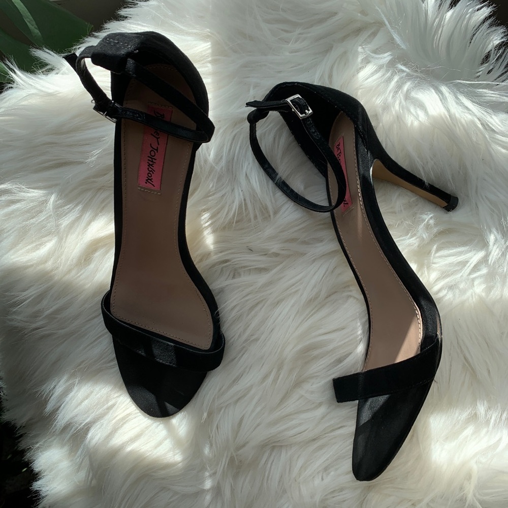 Sz 8.5 Betsy Johnson ankle strap black suede heel